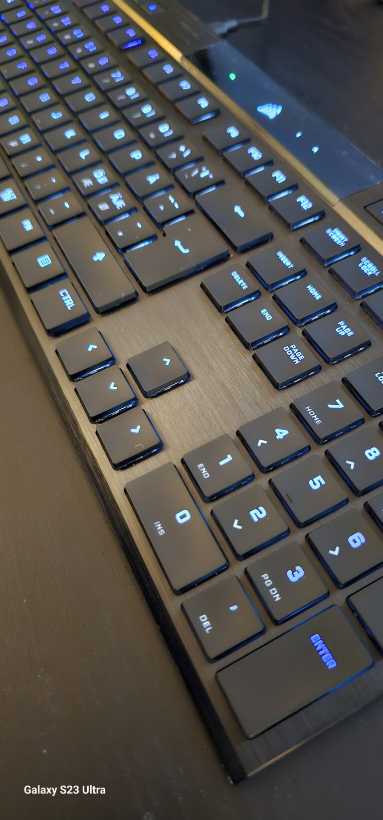 K100 AIR Wireless RGB Ultra-Thin Gaming Tangentbord