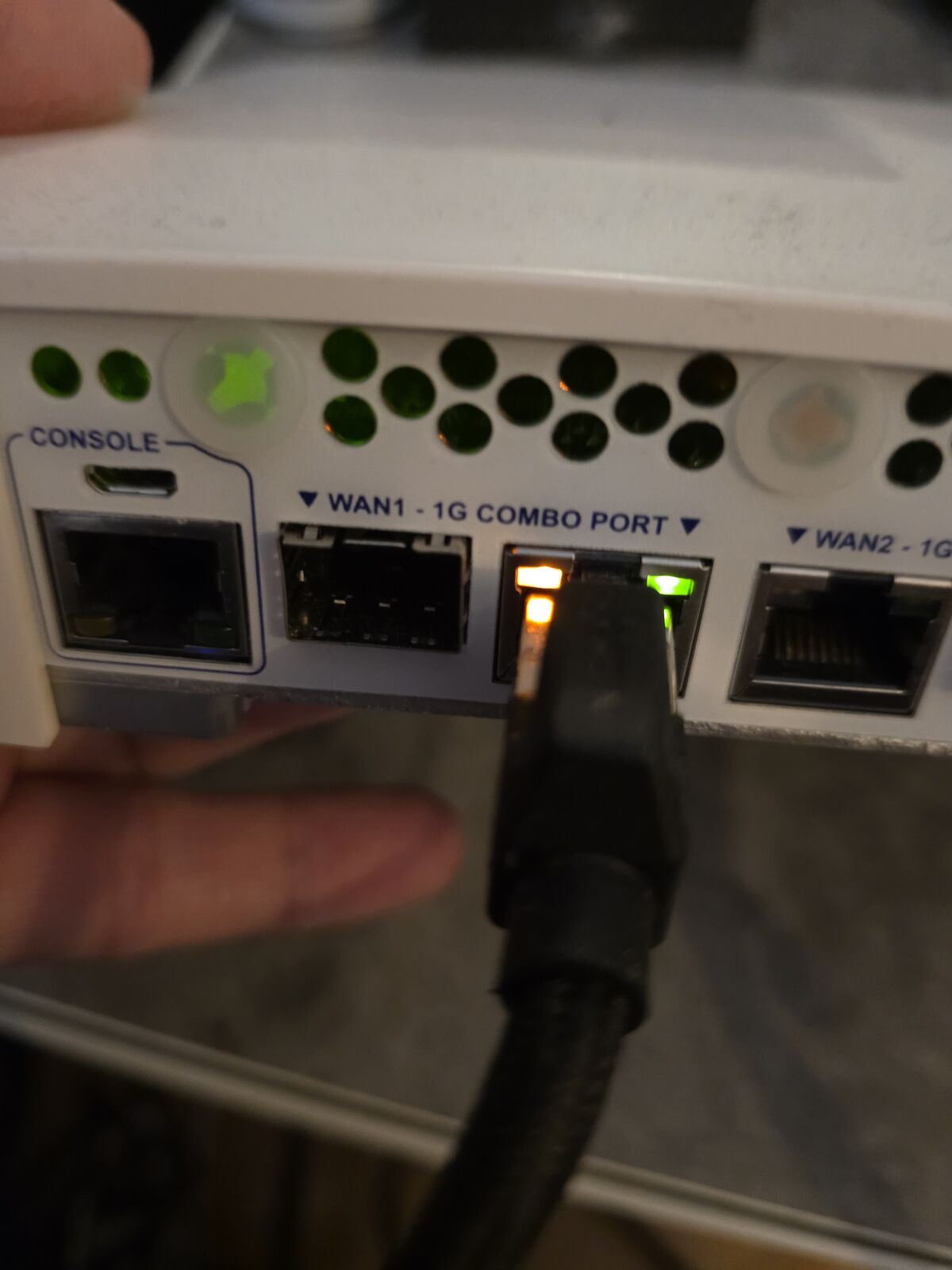 Netgate 6100 MAX portar med WAN-anslutningar
